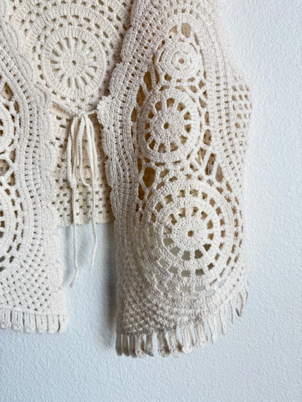 Arizona Jean Co Crochet Vest Cream Boho Open Knit Tie Front Women’s Size L/XL - Picture 3 of 4